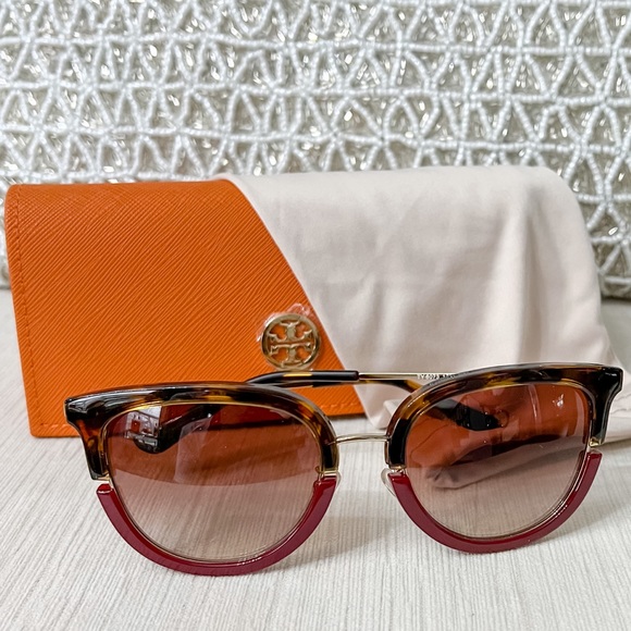 Tory Burch sunglasses! - Picture 3 of 4